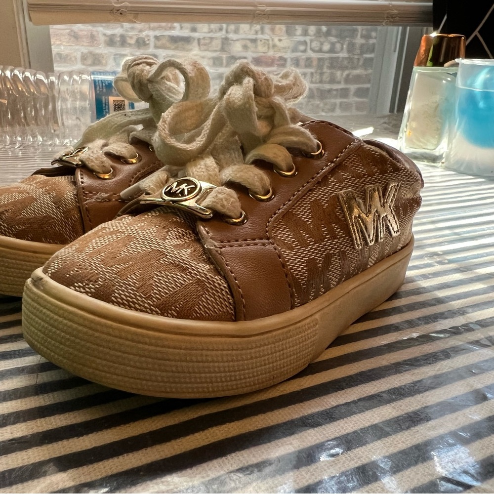 Brown/tan Michael Kors toddler girl shoe. Size 6.